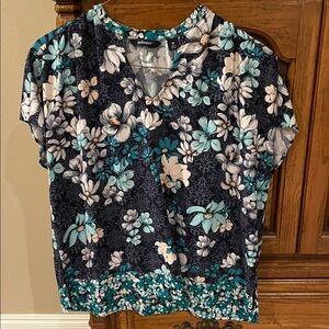 Studio Park Floral V-Neck Blouse With Detailed Bottom